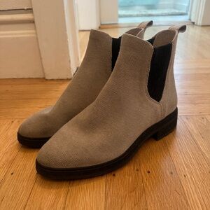 Rothy’s Chelsea boot in Gray, size 9